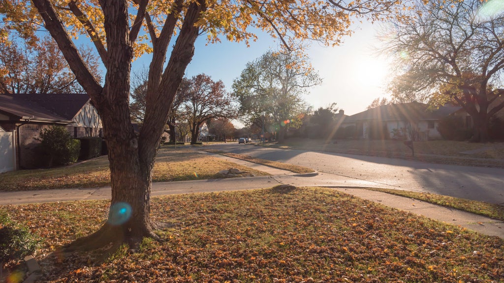More quiet fall weather Wednesday in Twin Cities; rain on deck early Thursday — WCCO / CBS Minnesota, Bloomington Sports news