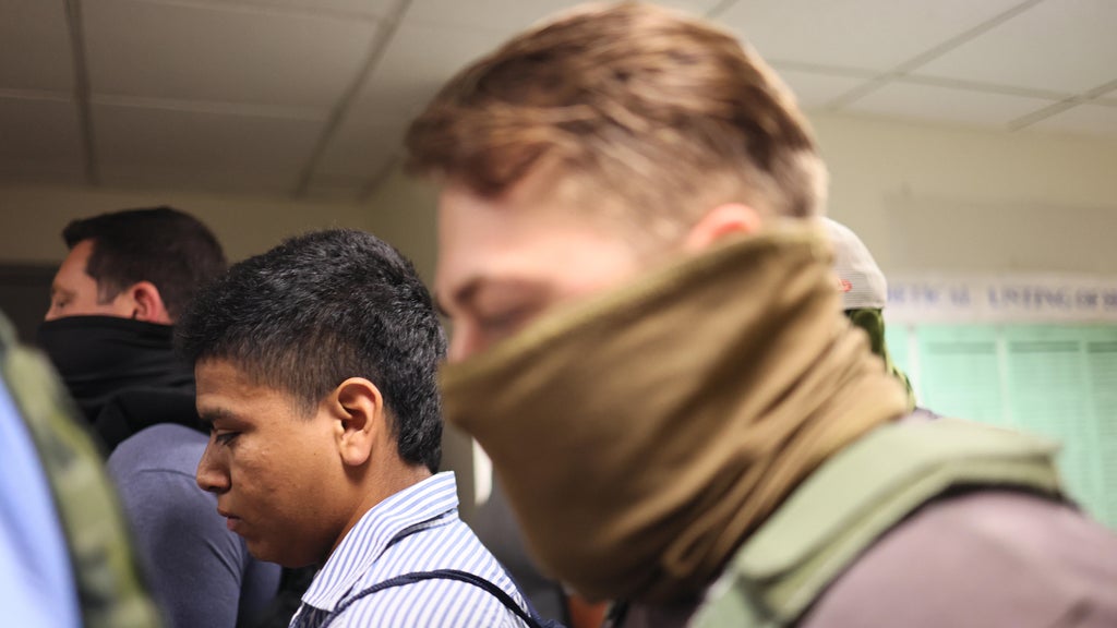 DOJ sues St. Paul and Portland, Oregon, over mask and ID requirements for federal officers — WCCO / CBS Minnesota, Bloomington Government news
