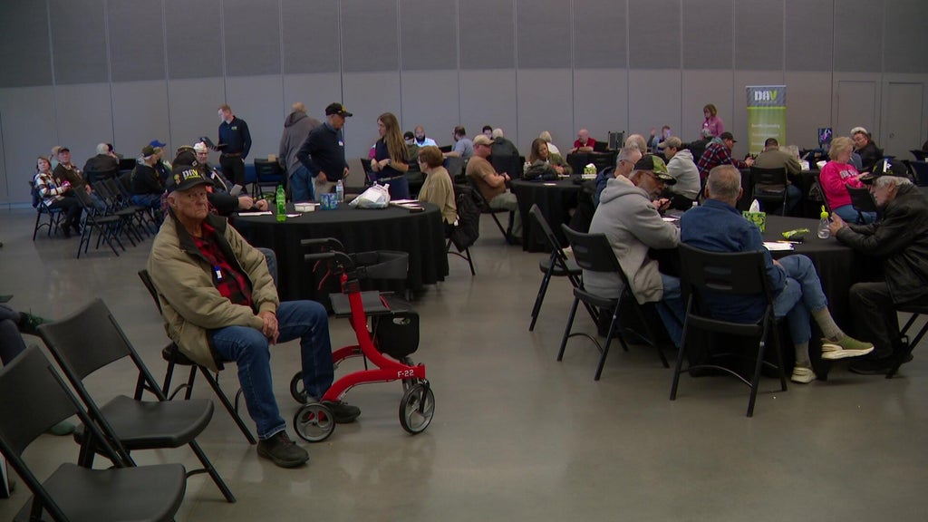 Minnesota veterans receiving claims assistance, health exams at clinic — WCCO / CBS Minnesota, Bloomington Arts news