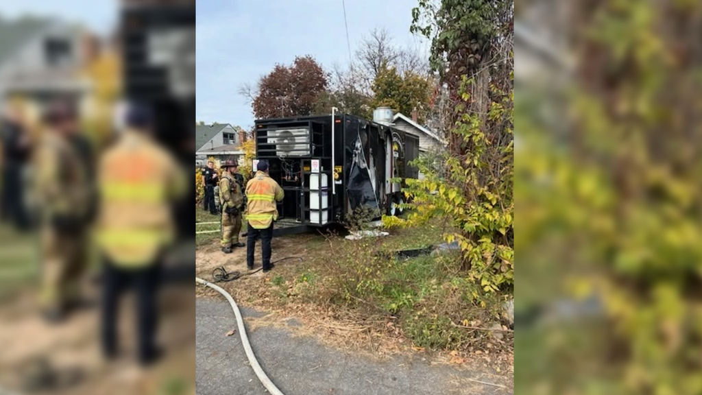 3 adults hospitalized after fire at food truck on St. Paul's east side — WCCO / CBS Minnesota, Bloomington Dining news