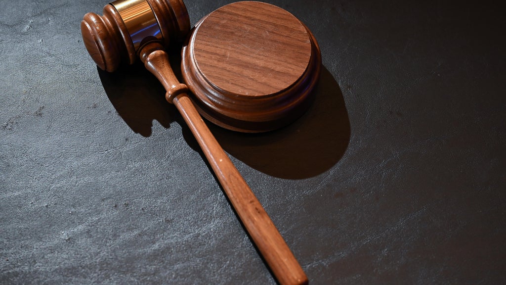Man tried to pull woman out of her St. Paul apartment window, charges say — WCCO / CBS Minnesota, Bloomington Health news