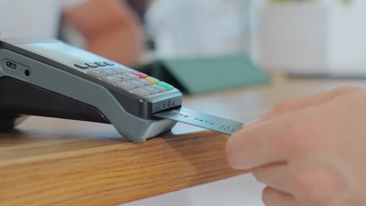 Avoiding fees when holiday shopping — Bloomington Business news